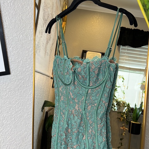 House of CB 'Joelle' Forest Lace Midi Dress NWOT - Picture 13 of 13